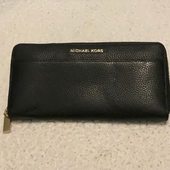Michael Kors Black Leather Long Wallet. - Picture 1 of 8